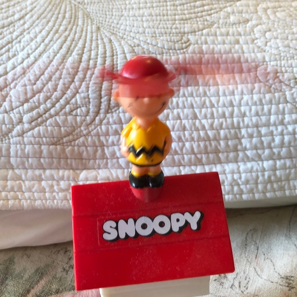 VINTAGE 70’s Peanuts Charlie Brown Spinner SNOOPY on Doghouse Child Whirly Toy - Picture 10 of 12